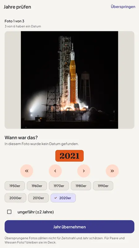 Fotanni-Ansicht Jahre prüfen: Ein Foto eines Raketenstarts ohne Datum bekommt das Jahr 2021, auf Wunsch als ungefähr markiert.