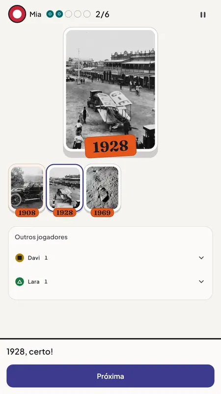 Tela Linha do tempo do Fotanni: a foto de Mia é revelada como 1928 e está no lugar certo entre 1908 e 1969.